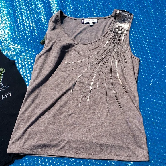 2 tank tops - Picture 5 of 13
